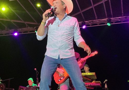 2022 Fair TRacy Byrd on stage closeup